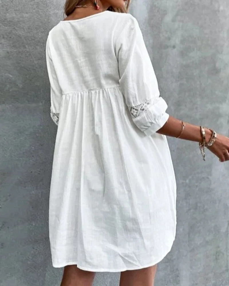 Aliams | Kleid aus Einfarbiger Spitze mit V-Ausschnitt und Dreiviertelärmeln