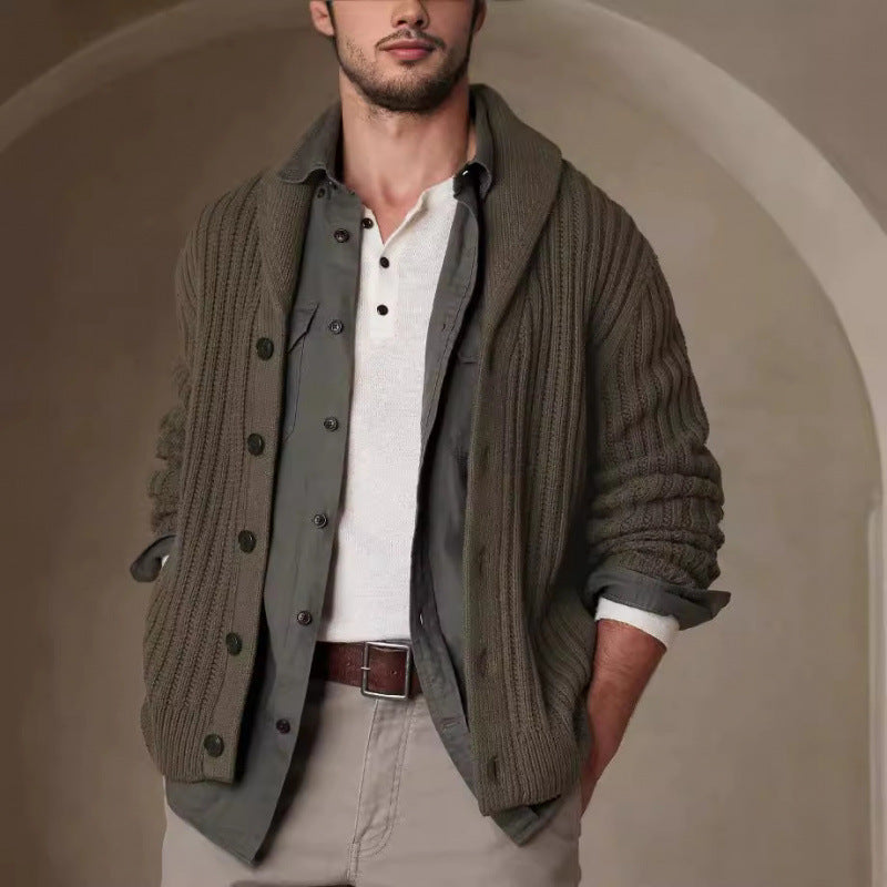 Herren Strickjacke mit modernen Zopfmuster und klassischem Umlegekragen Aliams