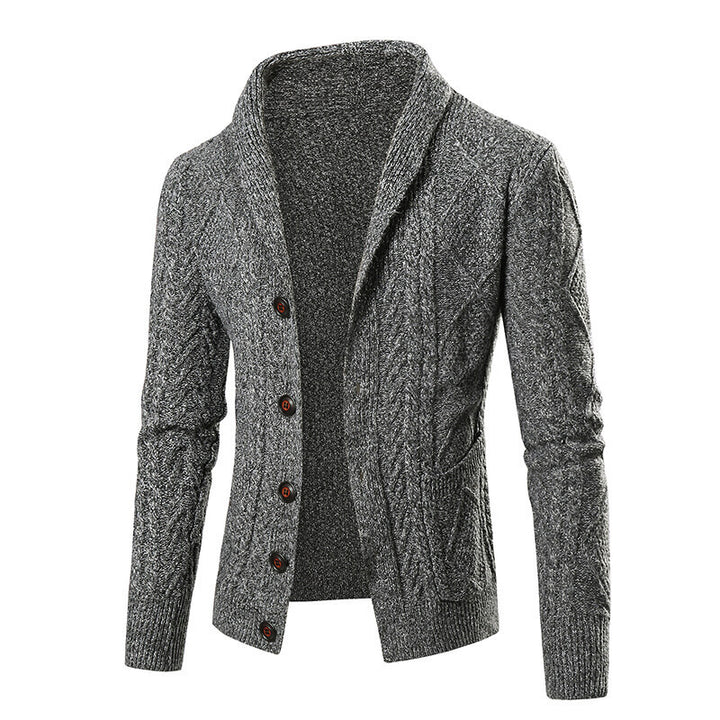 Herren Strickjacke mit modernem Zopfmuster und aufgesetzten Taschen Aliams