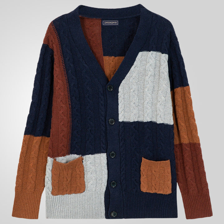 Herren Strickjacke mit modernem Zopfmuster und farblich abgestimmten Taschen Aliams