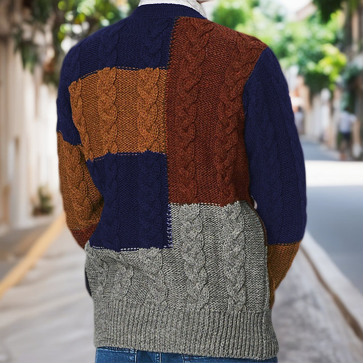Herren Strickjacke mit modernem Zopfmuster und farblich abgestimmten Taschen Aliams