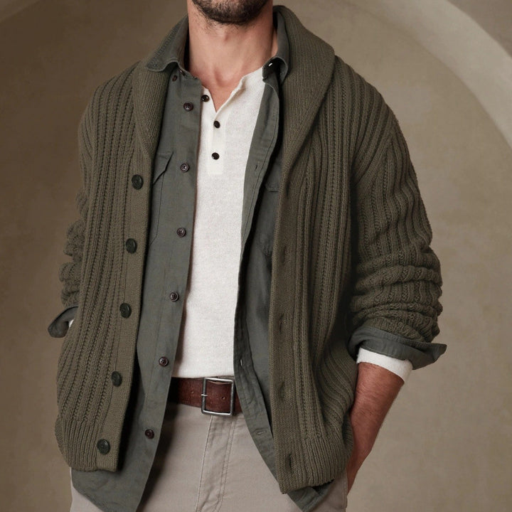 Herren Strickjacke mit modernen Zopfmuster und klassischem Umlegekragen Aliams