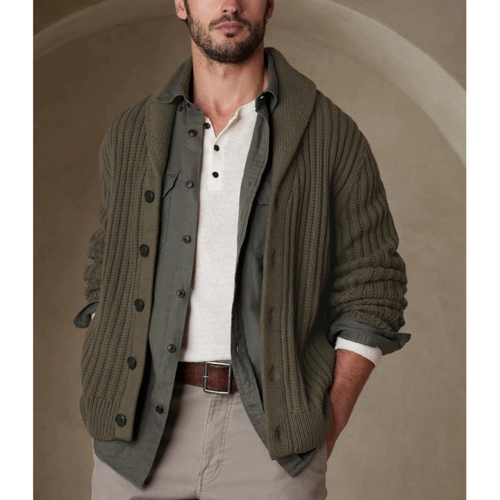 Herren Strickjacke mit modernen Zopfmuster und klassischem Umlegekragen Aliams