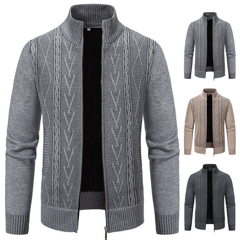 Herren Strickjacke mit modernem Zopfmuster und hohem Stehkragen Aliams