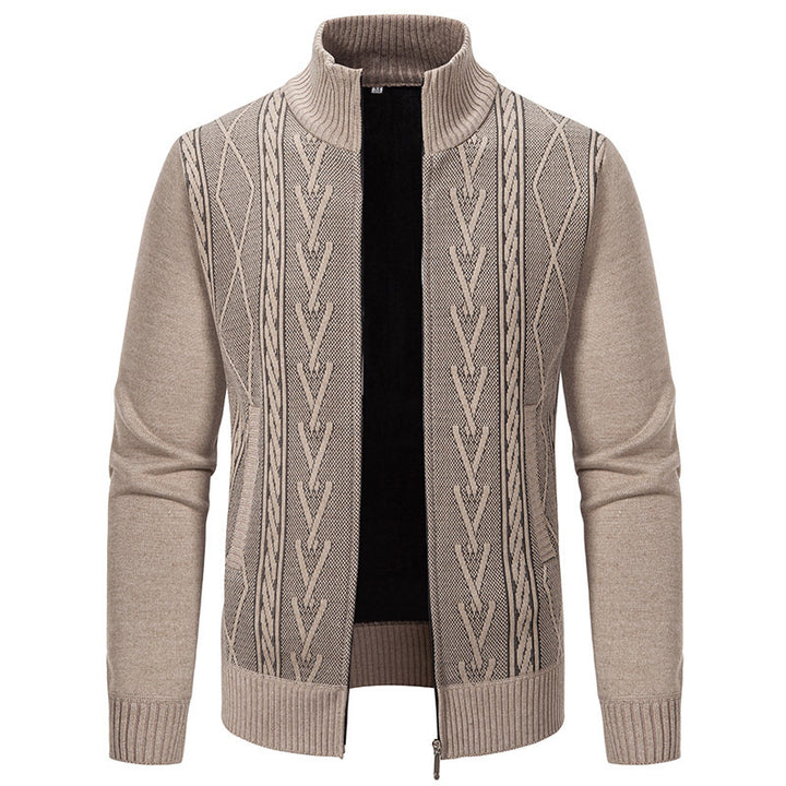 Herren Strickjacke mit modernem Zopfmuster und hohem Stehkragen Aliams