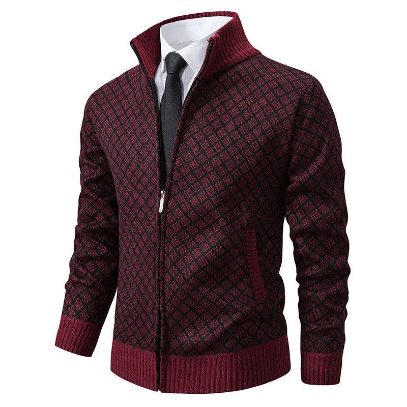 Herren Strickjacke mit modernem Zopfmuster und hohem Kragen Aliams