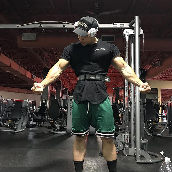 Herren Sportliche Basketball-Shorts mit atmungsaktivem Netzdesign und seitlichen Reißverschlusstaschen Aliams