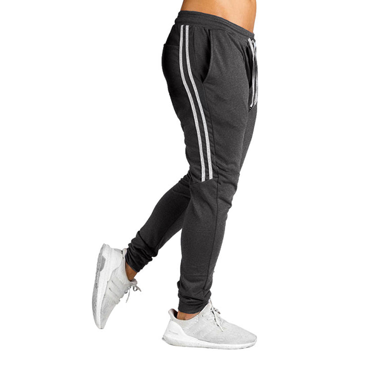Herren Sportliche Jogginghose mit atmungsaktiver Struktur und seitlichen Streifen Aliams