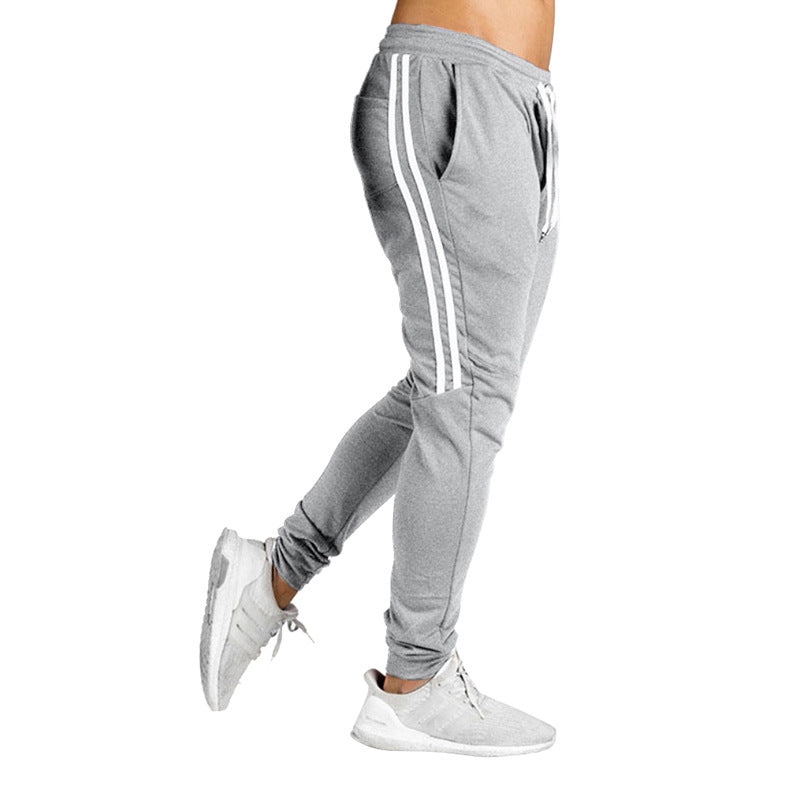 Herren Sportliche Jogginghose mit atmungsaktiver Struktur und seitlichen Streifen Aliams