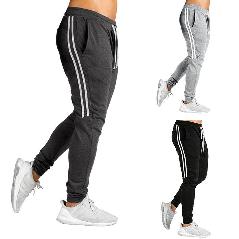 Herren Sportliche Jogginghose mit atmungsaktiver Struktur und seitlichen Streifen Aliams