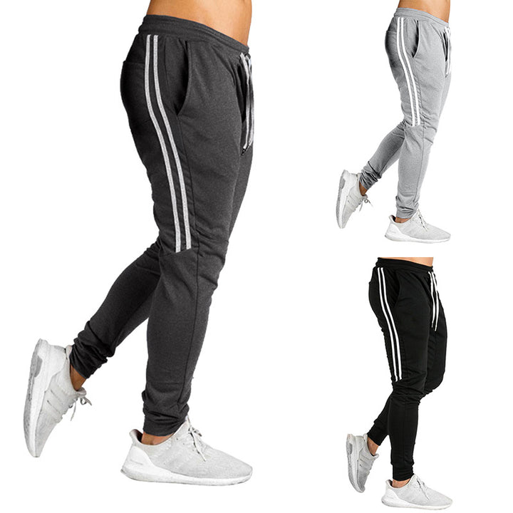 Herren Sportliche Jogginghose mit atmungsaktiver Struktur und seitlichen Streifen Aliams