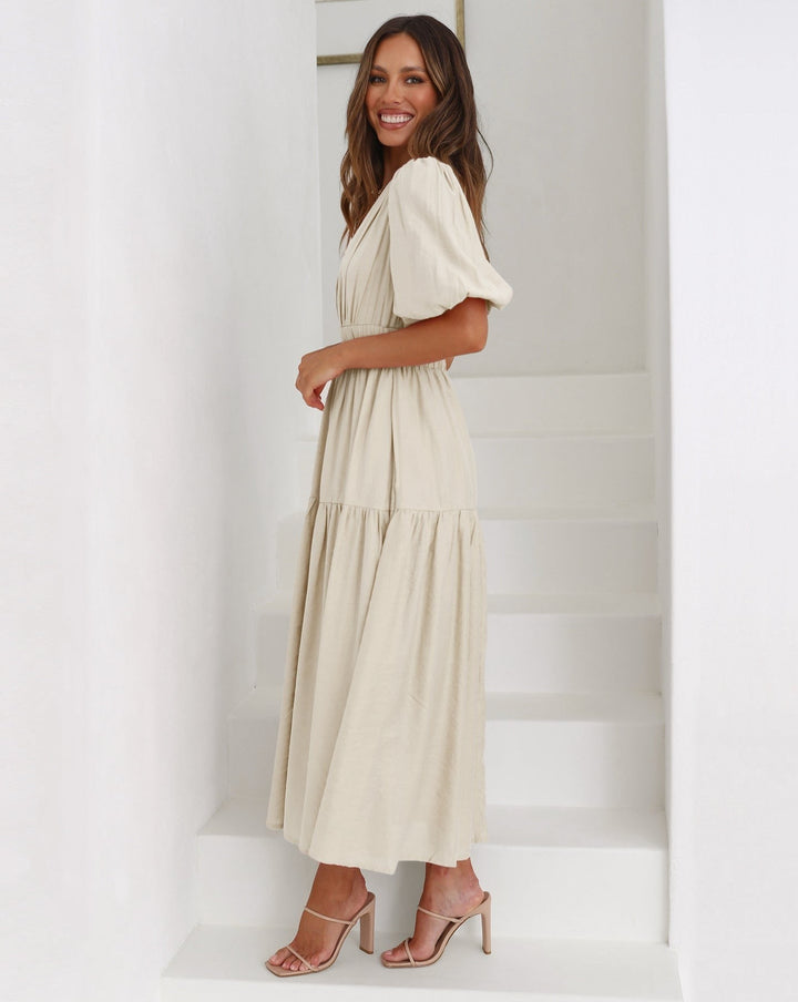 Kleid mit V-Ausschnitt und Puffärmeln