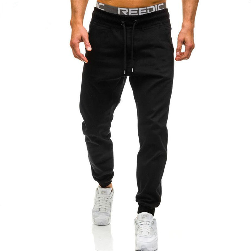 Herren Sportliche und bequeme Jogginghose mit schmalem Schnitt Aliams