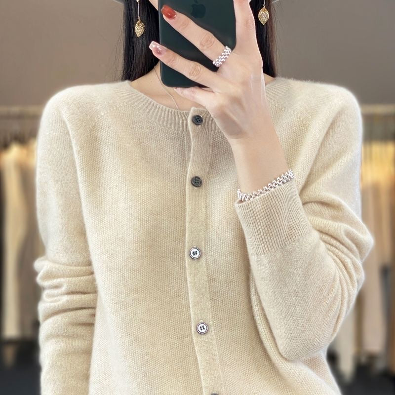 Aliams | Merino Wollstrickjacke mit Rundhalsausschnitt und Langen Ärmeln