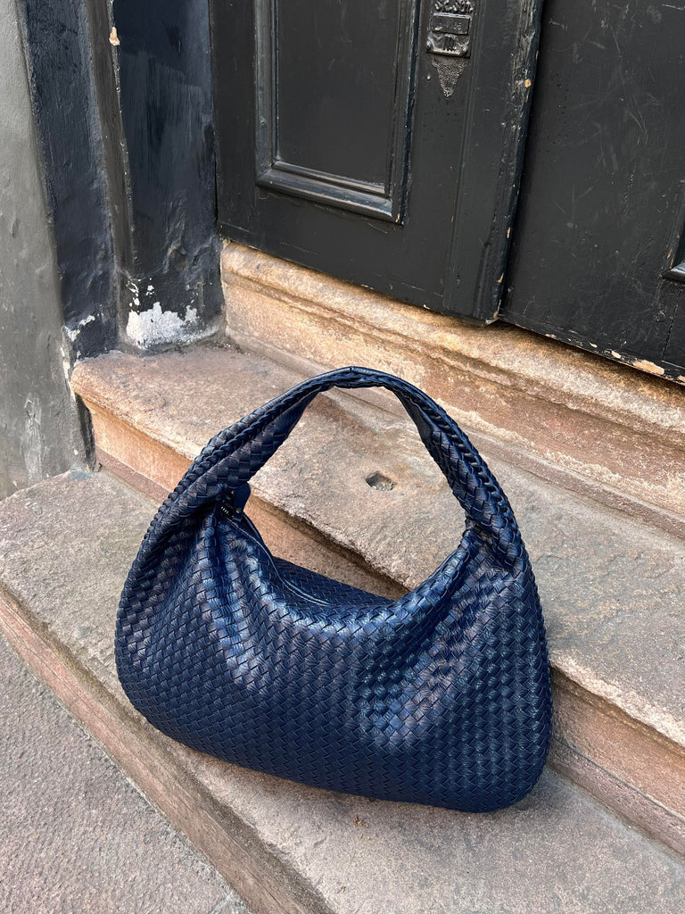 Tasche für Damen mit Reißverschluss und strukturierter Haptik
