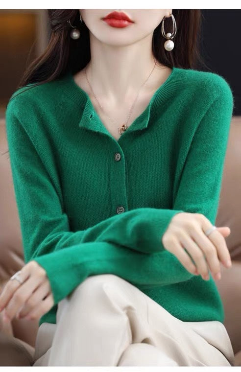Aliams | Merino Wollstrickjacke mit Rundhalsausschnitt und Langen Ärmeln
