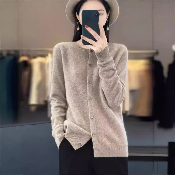 Aliams | Merino Wollstrickjacke mit Rundhalsausschnitt und Langen Ärmeln