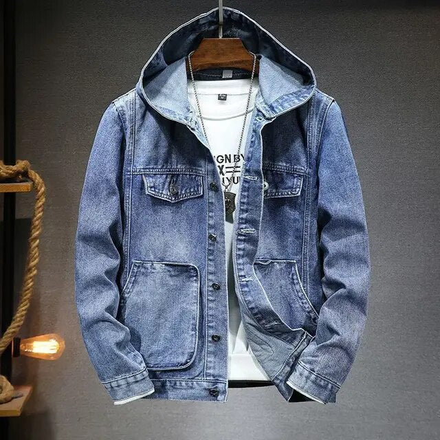Denim-Jacke Mit Kapuze Für Einen Lässigen Look