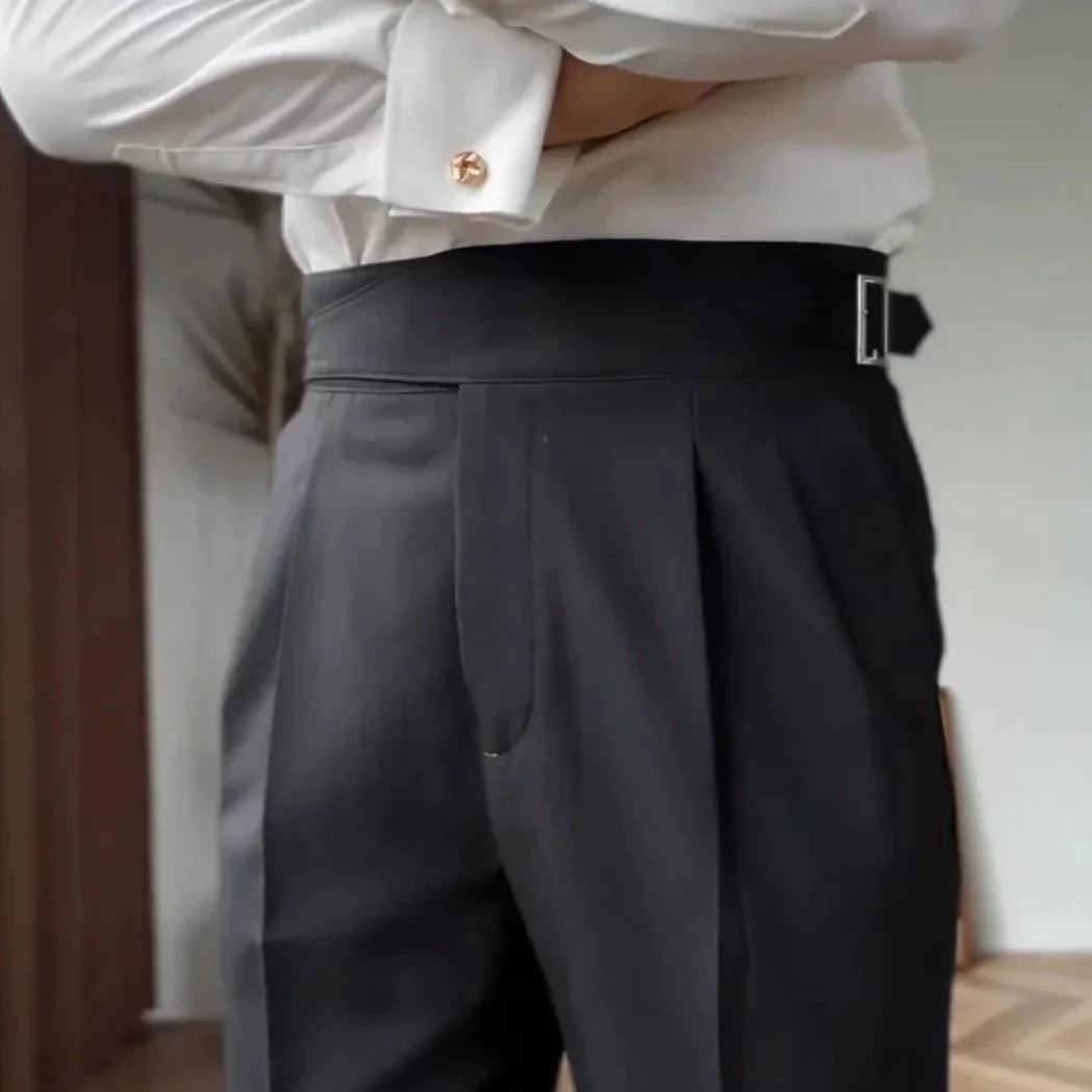 Herren Hose mit hoher Taille und Schnallenverschluss