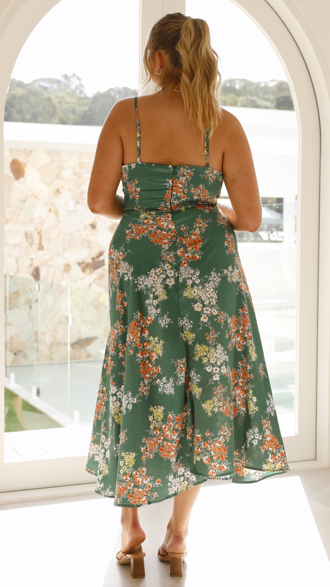 Blumen-Midikleid Für Den Eleganten Sommer