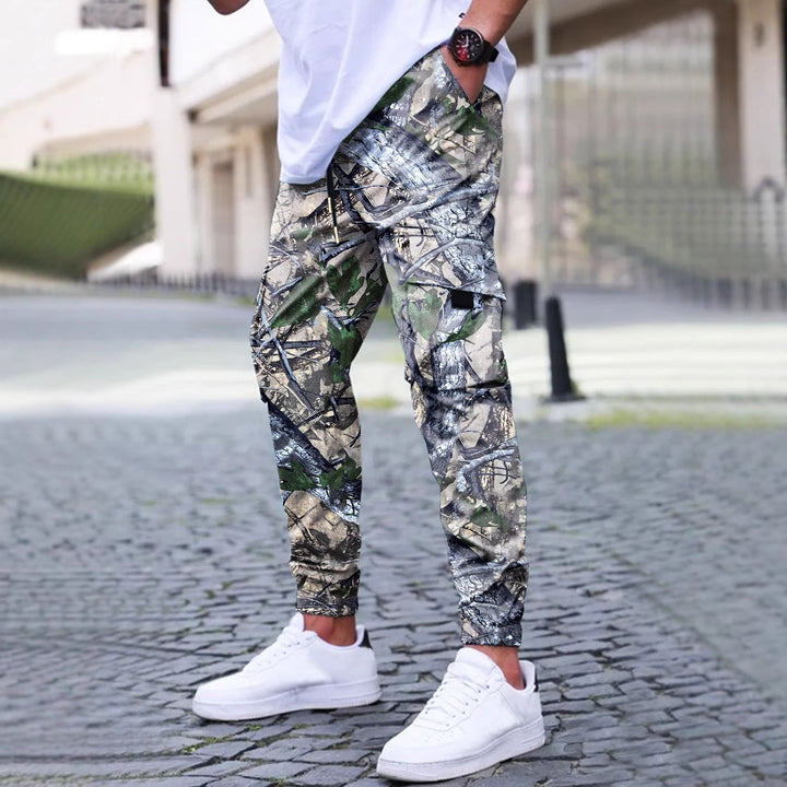 Herren Cargohose im angesagten Camouflage-Design mit elastischem Bund und praktischen Taschen Aliams