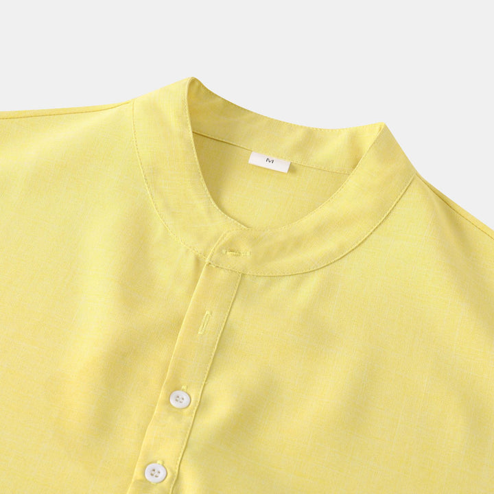 Herren Kurzarm-Hemd im lässigen Henley-Stil mit praktischen Knopfdetails Aliams