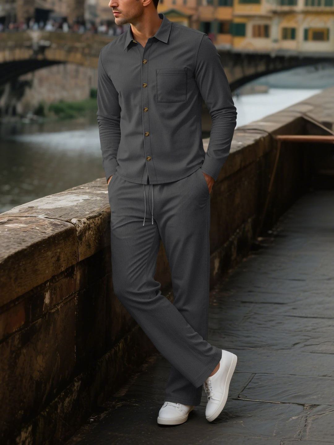 Herren eleganter Freizeitanzug mit strukturierter Oberfläche und praktischen Taschen Aliams