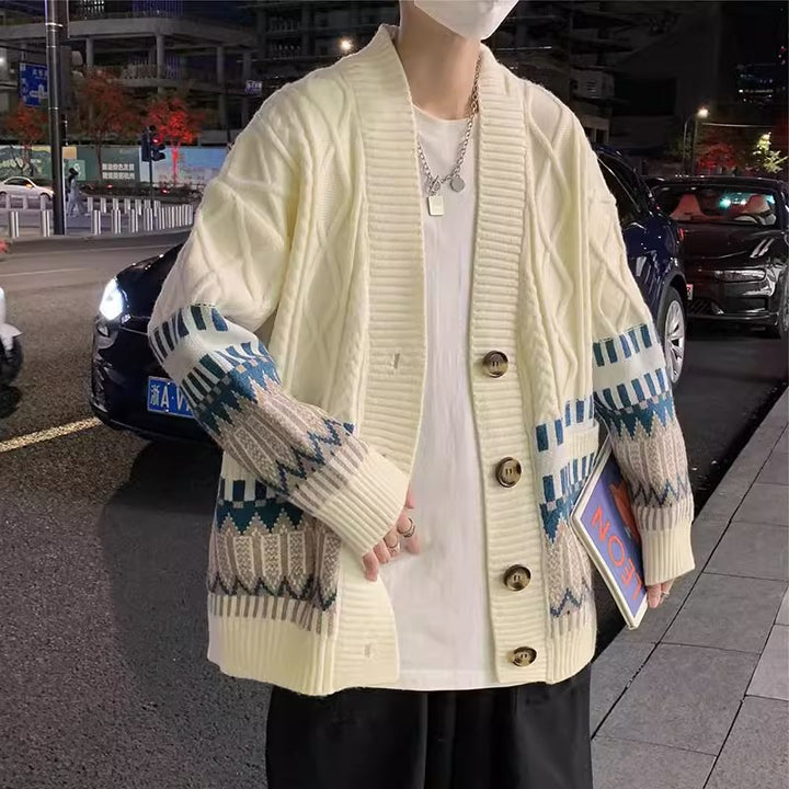 Herren Grobstrickjacke mit modernen Mustern und praktischen Taschen Aliams