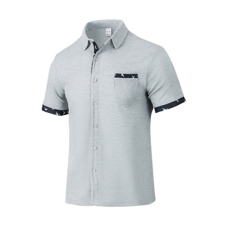 Herren Kurzarm-Hemd mit kontrastierenden Ärmelabschlüssen und modischer Brusttasche Aliams