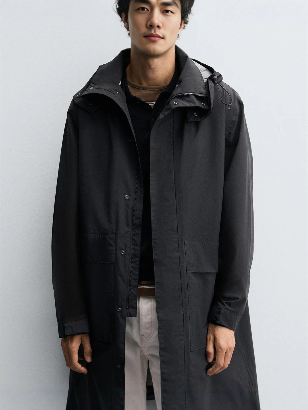 Herren winddichte Regenjacke mit verstellbarem Kapuzenkragen und großen Taschen Hedi-Mode