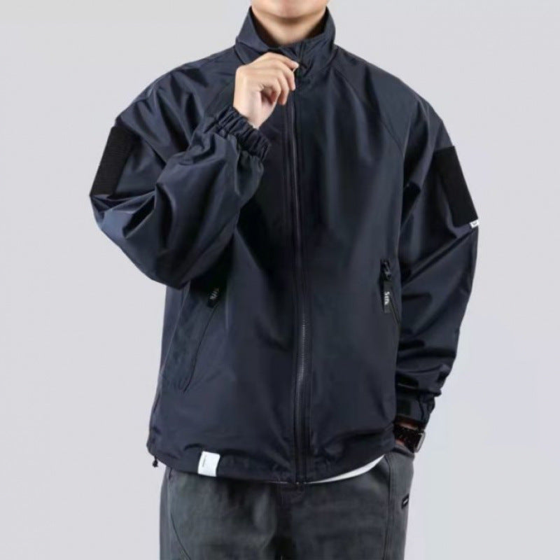 Herren Wind- und Wetterjacke mit funktionalen Taschen und hohem Kragen Aliams