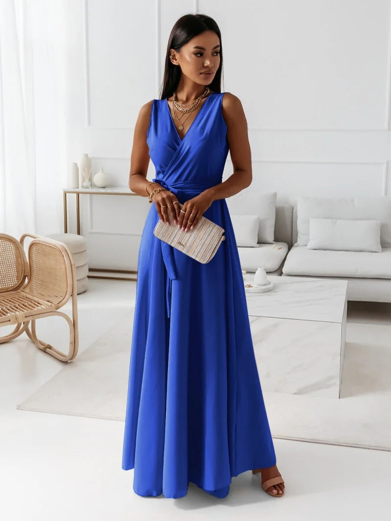 Damenkleid in Maxilänge mit V-Ausschnitt und Taillengürtel