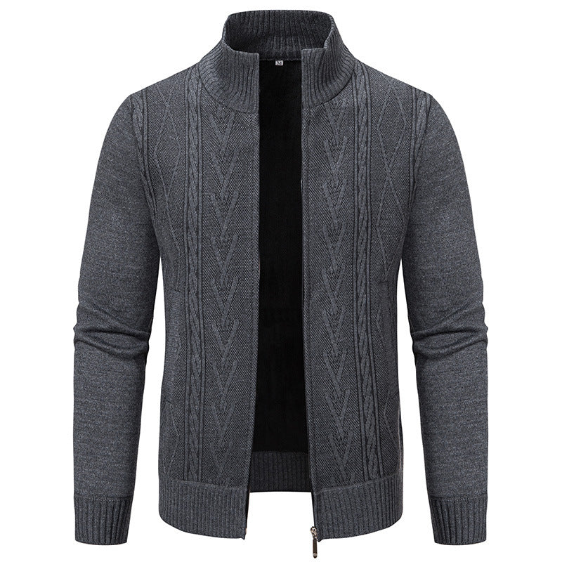 Herren Strickjacke mit modernem Zopfmuster und hochgeschlossenem Kragen Aliams