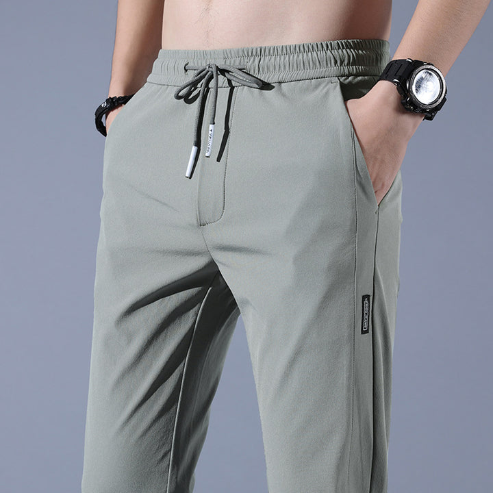 Herren sportliche Jogginghose mit elastischem Bund und praktischen Reißverschlusstaschen Aliams