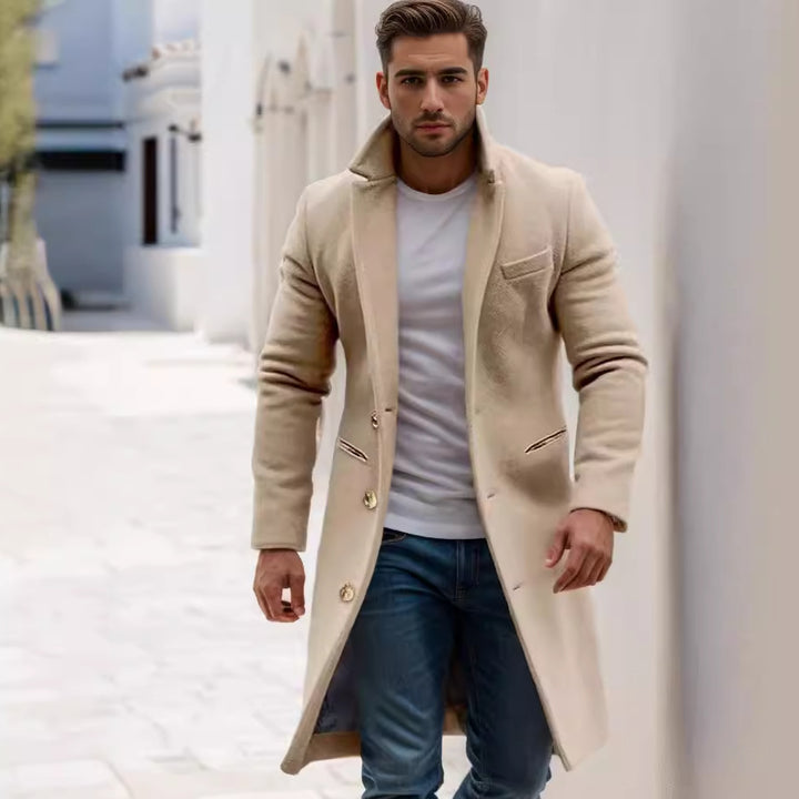 Herren eleganter Langmantel mit feinen Knopfdetails und schickem Schnitt Aliams