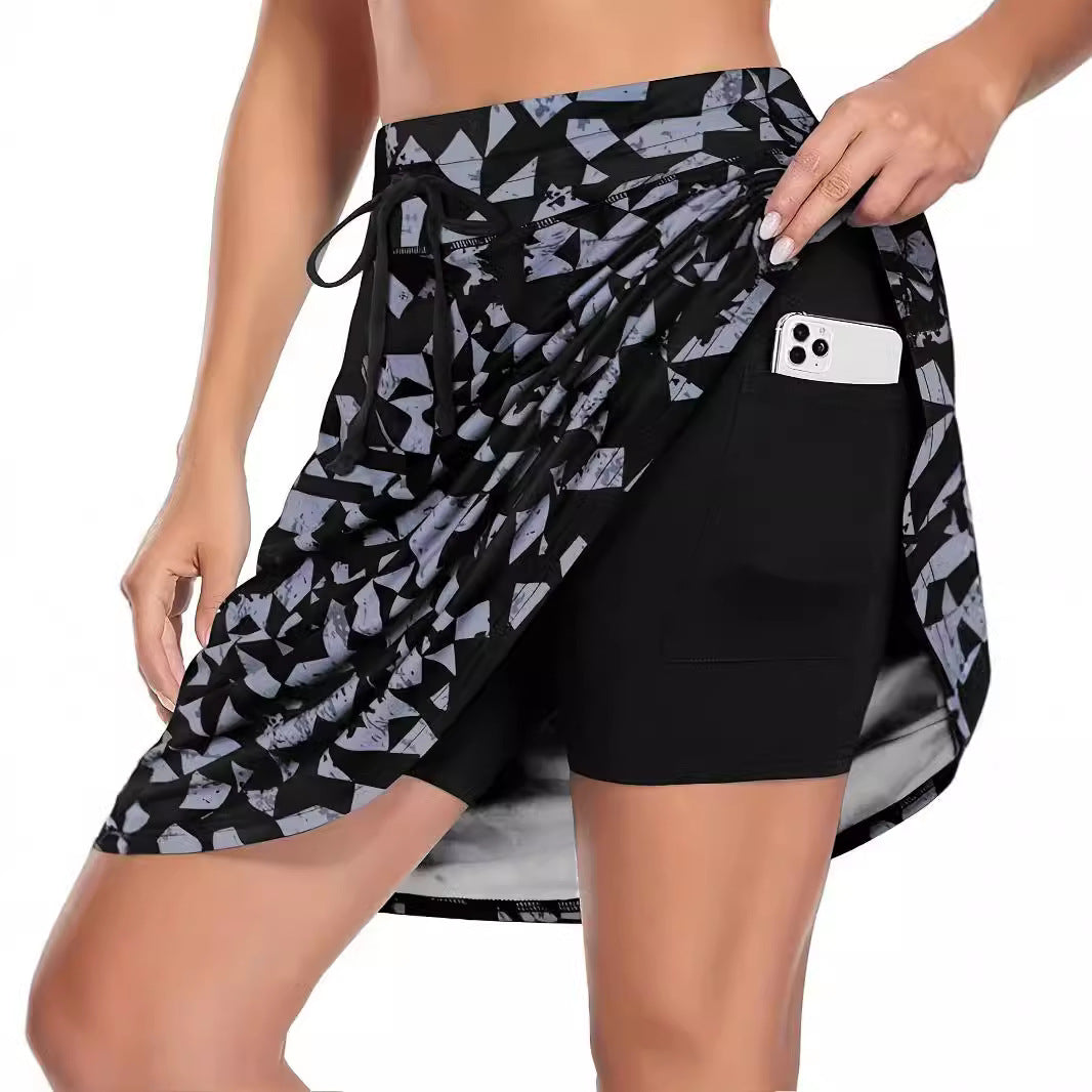 Damen Funktionelle Strandshorts mit Floralem Überwurf Aliams