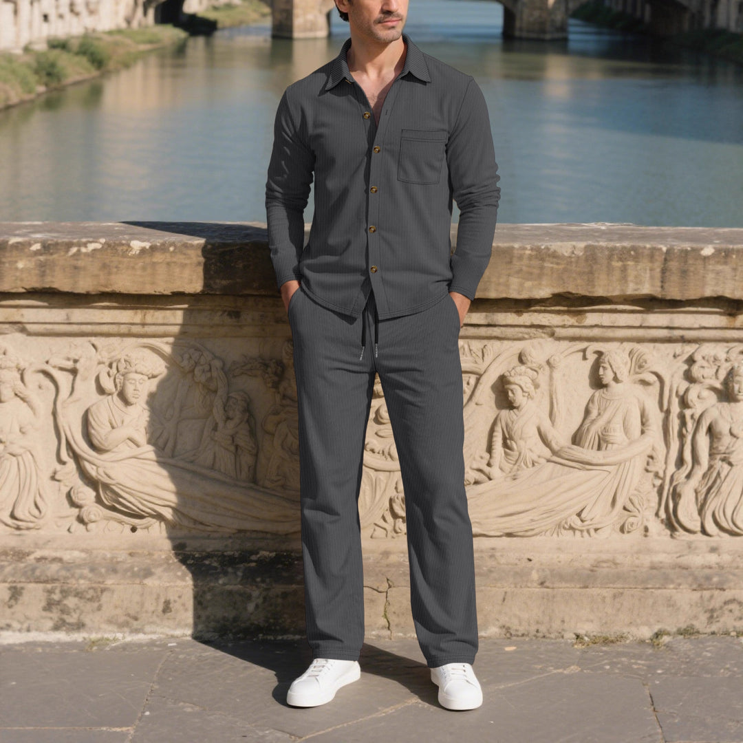 Herren eleganter Freizeitanzug mit strukturiertem Design und praktischen Taschen Aliams