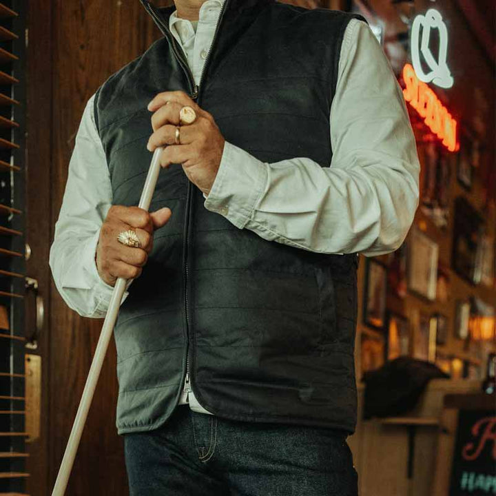 Herren gesteppte Weste mit modernem Schnitt und funktionalen Taschen Aliams