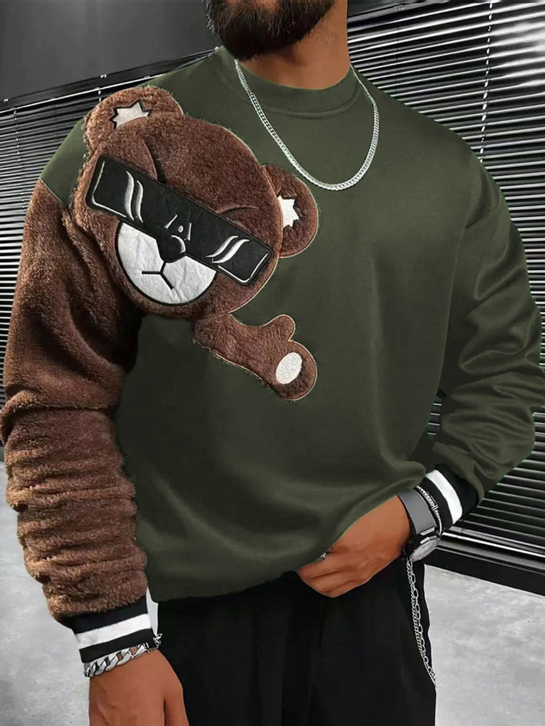 Herren Sweatshirt mit plüschiger Bärenapplikation Aliams