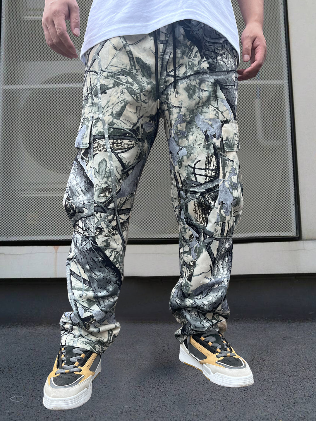 Herren Cargo-Hose im modernen Camouflage-Design mit elastischem Bund und mehreren Taschen Aliams