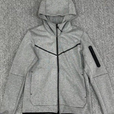 Herren sportliche Fleecejacke mit verstellbarem Kapuzenkragen und funktionalen Reißverschlusstaschen Aliams