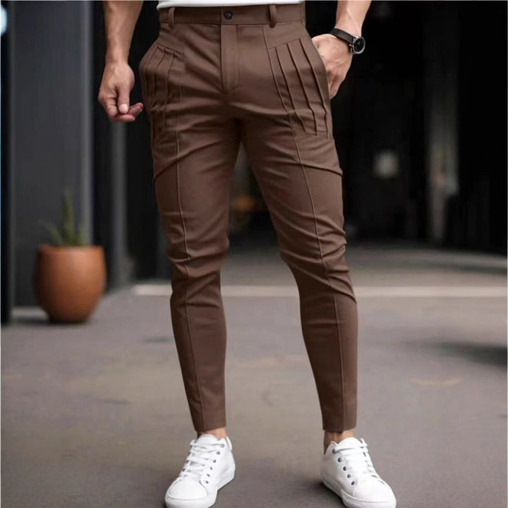 Herren stilvolle Chinohose mit modernen Falten von Aliams