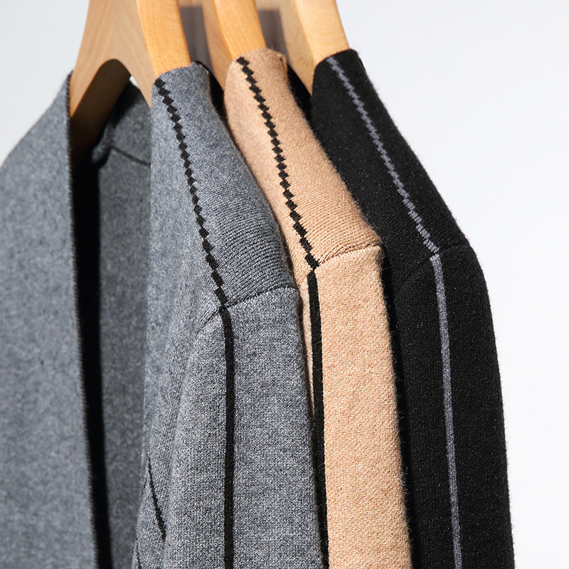 Herren elegante Strickjacke mit gesticktem Design und praktischen Taschen Aliams