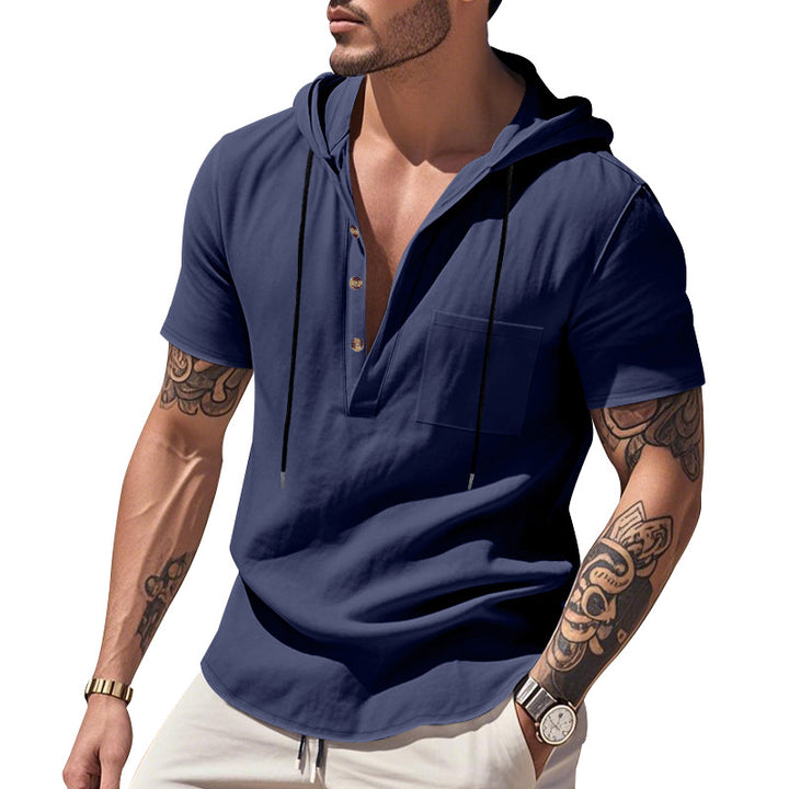 Herren Kurzarm-Henley-Shirt mit praktischer Kapuze und modischen Akzenten Aliams