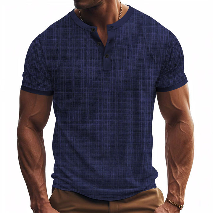 Herren Kurzarm-Henley-Shirt mit moderner Knopfleiste und subtiler Struktur Aliams