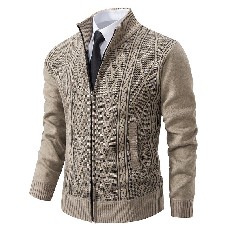 Herren Strickjacke mit modernem Zopfmuster und hochgeschlossenem Kragen Aliams