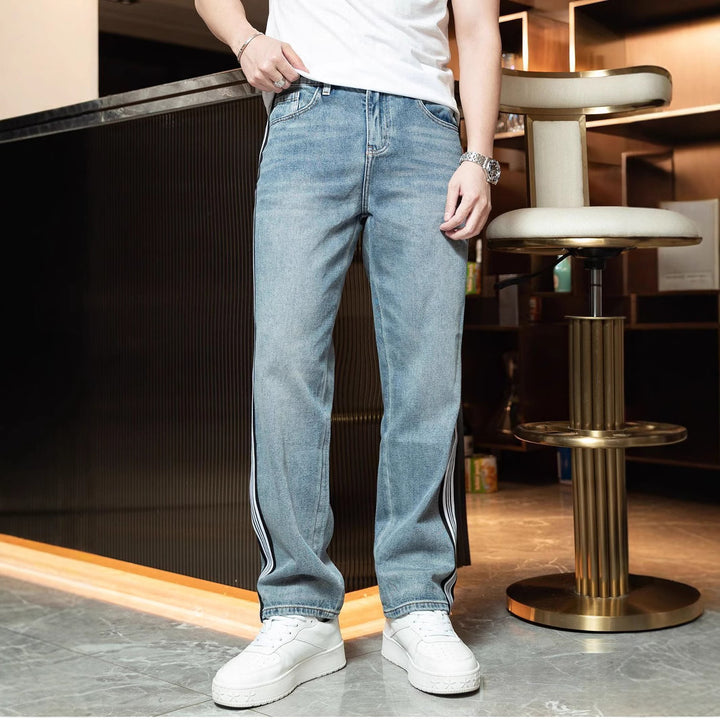 Herren Relaxed Fit Jeans mit kontrastierenden Seitenstreifen und hohem Tragekomfort Aliams