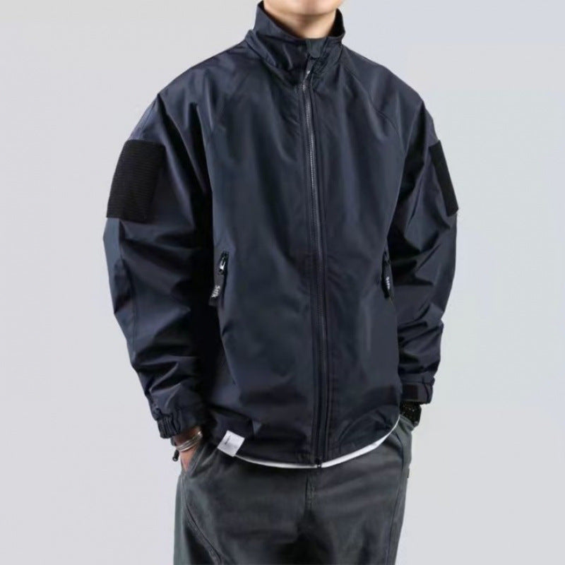 Herren Wind- und Wetterjacke mit funktionalen Taschen und hohem Kragen Aliams