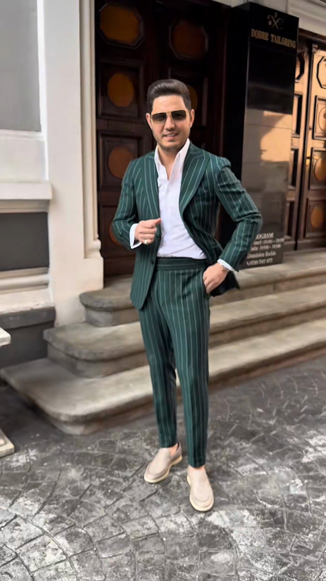 Herren elegante Anzug mit doppelter Knopfreihe und modischen Streifen Aliams