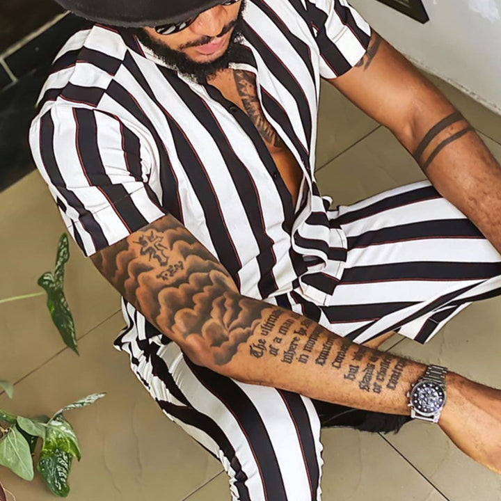 Herren Jumpsuit mit modernem Streifenmuster und durchgehendem Reißverschluss Aliams